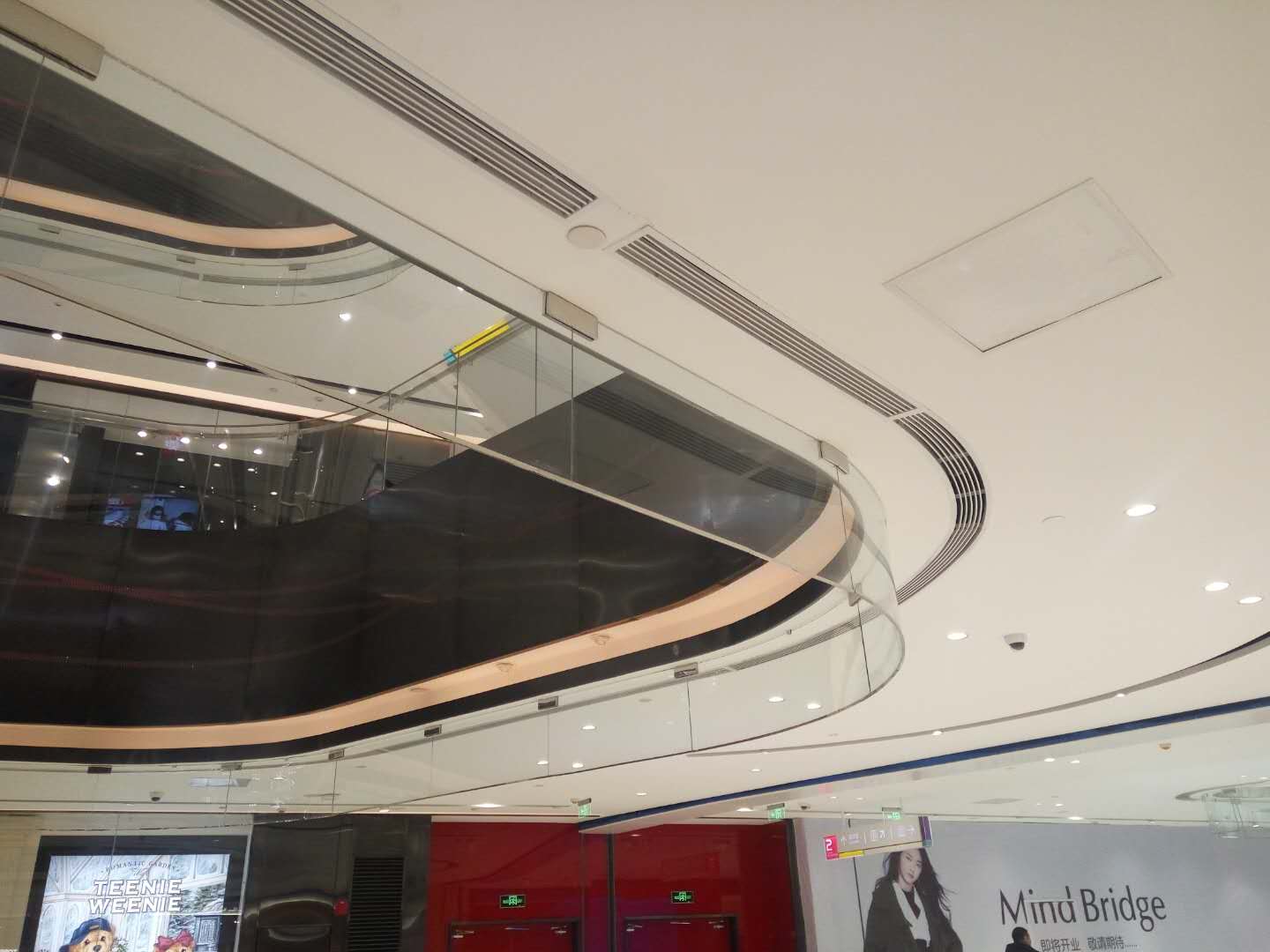 2017年11月23日華宇工地擋煙垂壁順利完工！