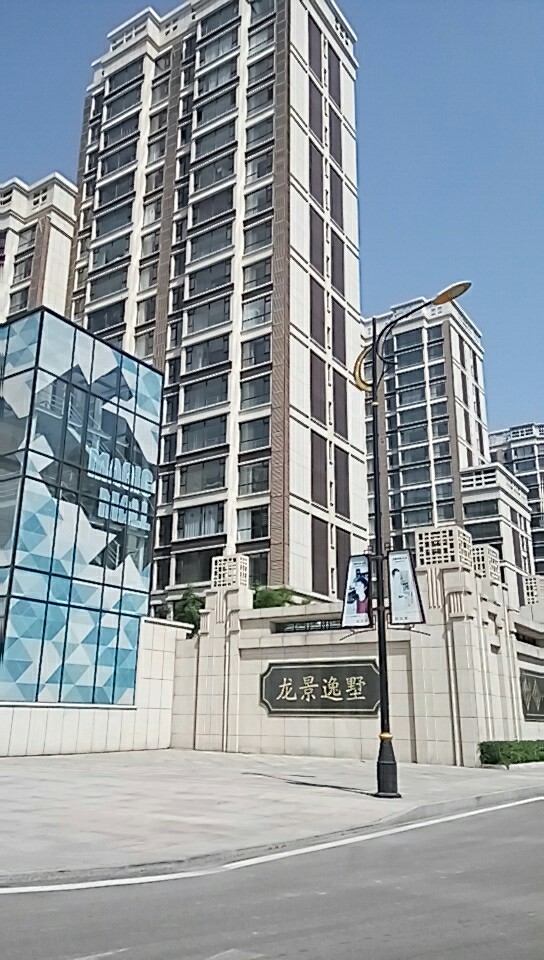 2018年5月4日臻觀園小區(qū)地下停車場防火卷簾門貨到工地