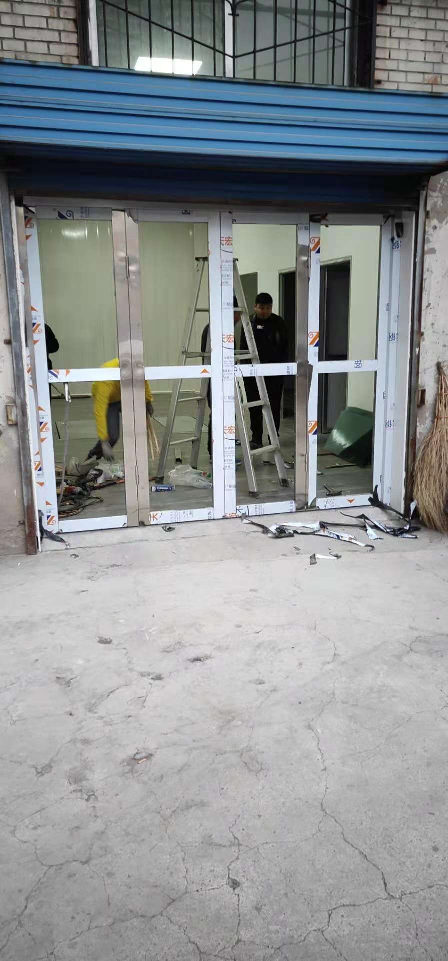 2018年11月16日平陽路農(nóng)機(jī)公司對(duì)面禮智信汽服不銹鋼折疊門案例