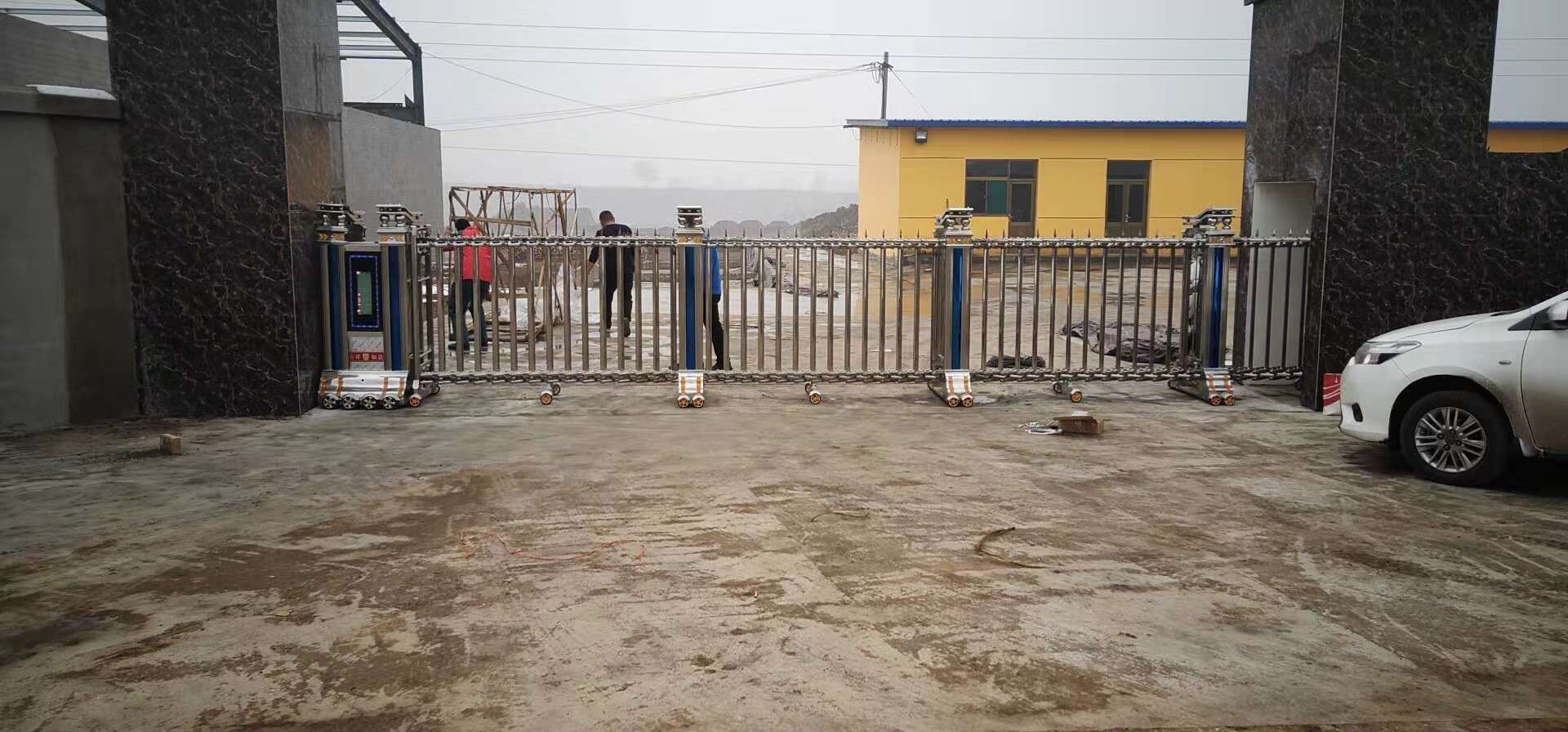 2018年12月6日平遙中森橡膠有限公司伸縮門案例