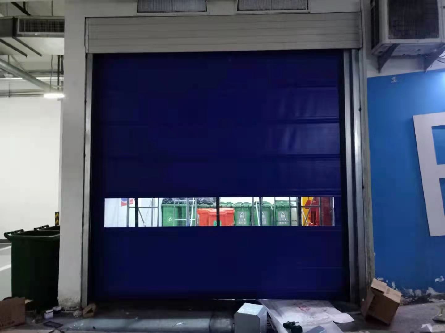 陽煤研發(fā)中心電動(dòng)擋煙垂壁安裝施工中